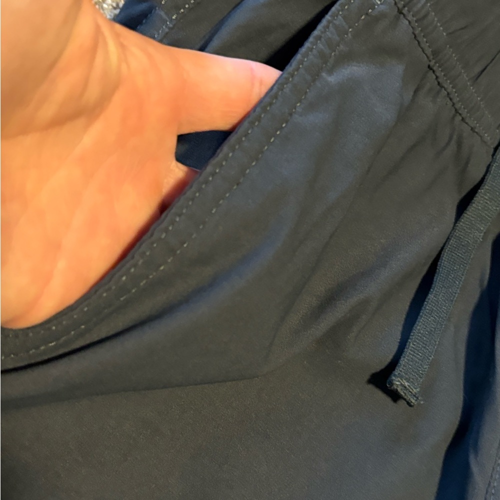 Eddie Bauer Men's Dark Gray Cargo Pants - Picture 4 of 7